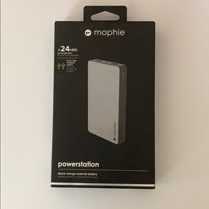 Powerstation quick charge external battery